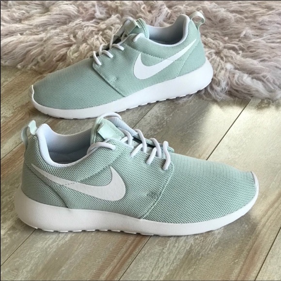 NWT Nike Roshe One Mint Rare - Picture 4 of 8